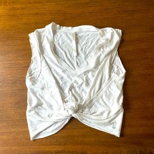 White small knotted top, great condition